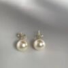 077 925银珍珠-白色3g High‑Luster Button Pearl Stud Earrings in Sterling Silver