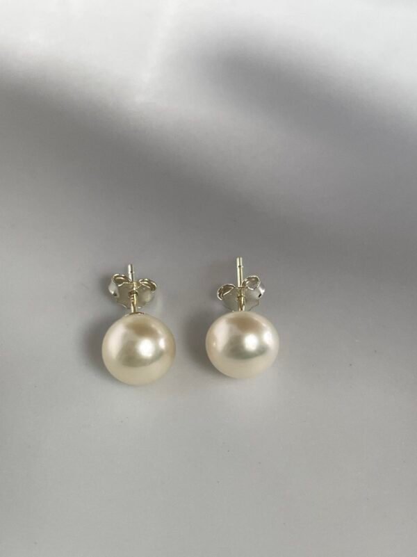 077 925银珍珠-白色3g High‑Luster Button Pearl Stud Earrings in Sterling Silver