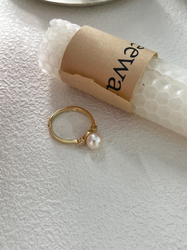 2023-09-20 140408 Freshwater Pearl Solitaire Ring with Sparkling Accent Stones
