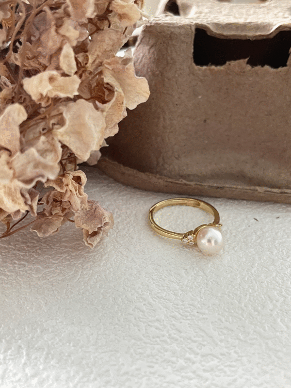 2023-09-20 140653 Freshwater Pearl Solitaire Ring with Sparkling Accent Stones