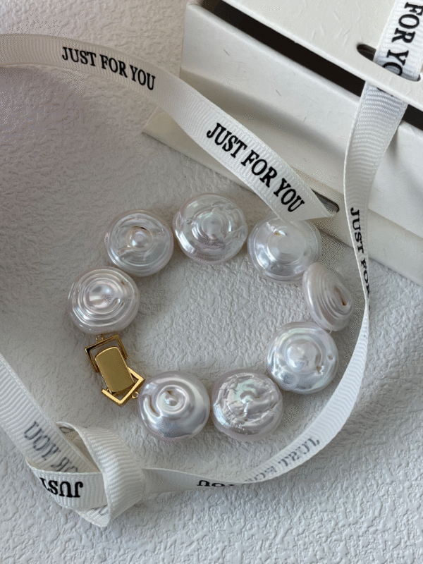 2023-11-22 160038 Roman Holiday Bracelet in 18K Gold-Plated Sterling Silver